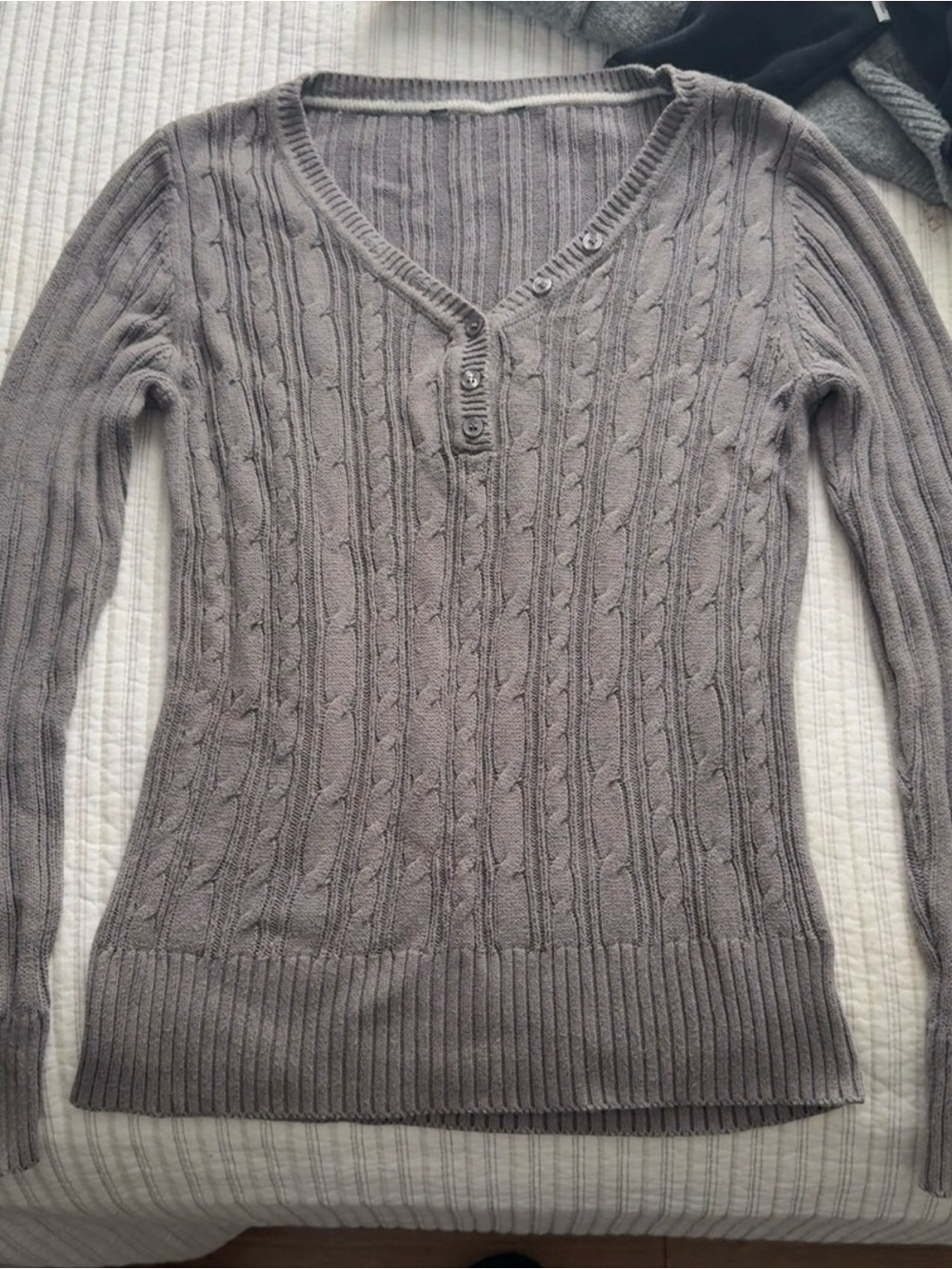 Cable Knit long sleeve v-neck sweater